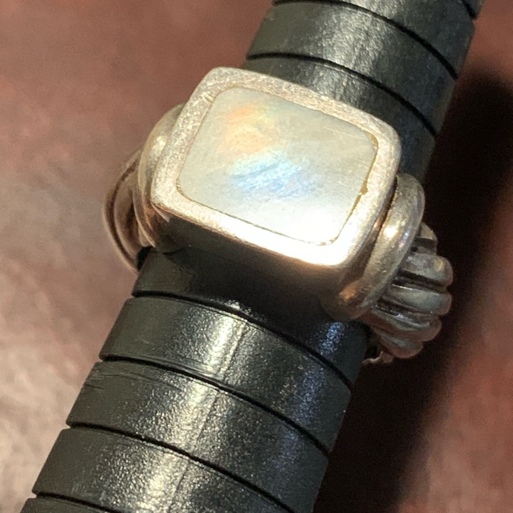 Heavy Sterling Mother of Pearl Ring - Picture 5 of 10